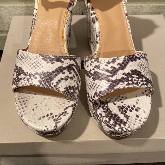 🔥Jane and The Shoe Snake Print Wedge - Picture 6 of 9